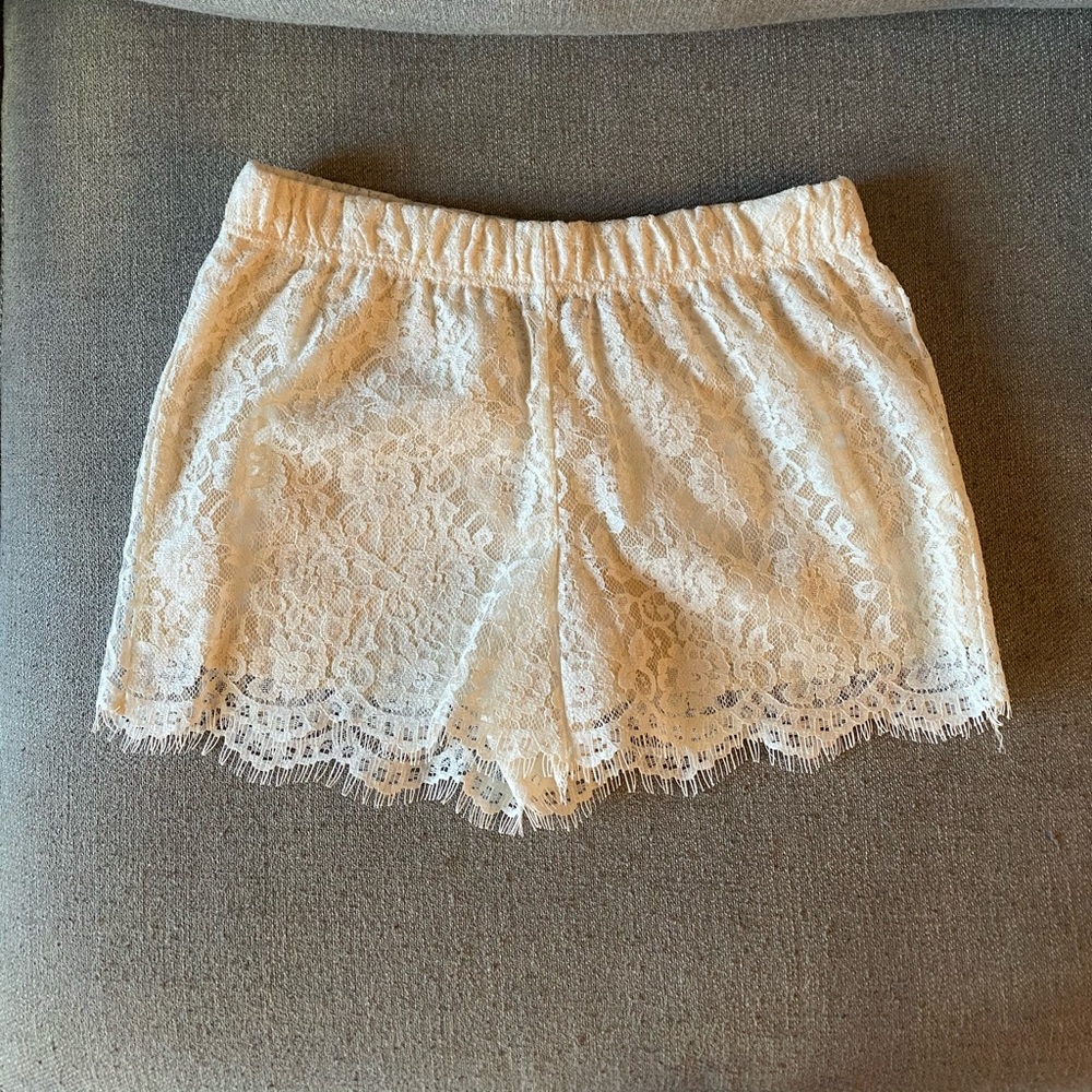 NWT White lace shorts size M